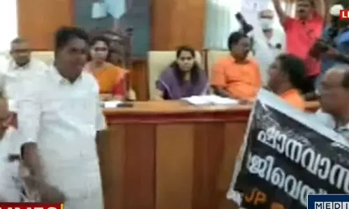 Alappuzha Municipal Council,Opposition protest,