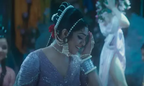 Neelavelicham Video Song