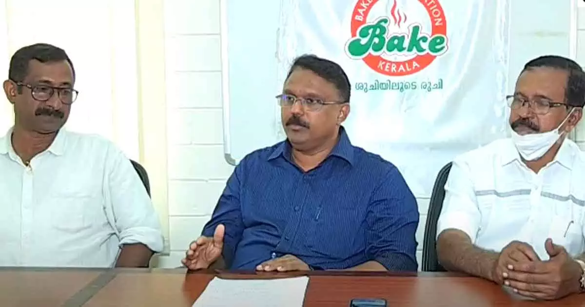 പഴകിയ ഇറച്ചി വാങ്ങിയ സംഭവം: ചില ബേക്കറികളുടെ പേരുകള് വന്നത് ദുരൂഹമെന്ന് ബേക്കേഴ്സ് അസോസിയേഷന് പഴകിയ ഇറച്ചി വാങ്ങിയ സംഭവം: ചില ബേക്കറികളുടെ പേരുകള് വന്നത് ദുരൂഹമെന്ന് ബേക്കേഴ്സ് അസോസിയേഷന്