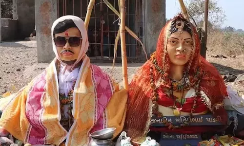 dead couples statue marriage