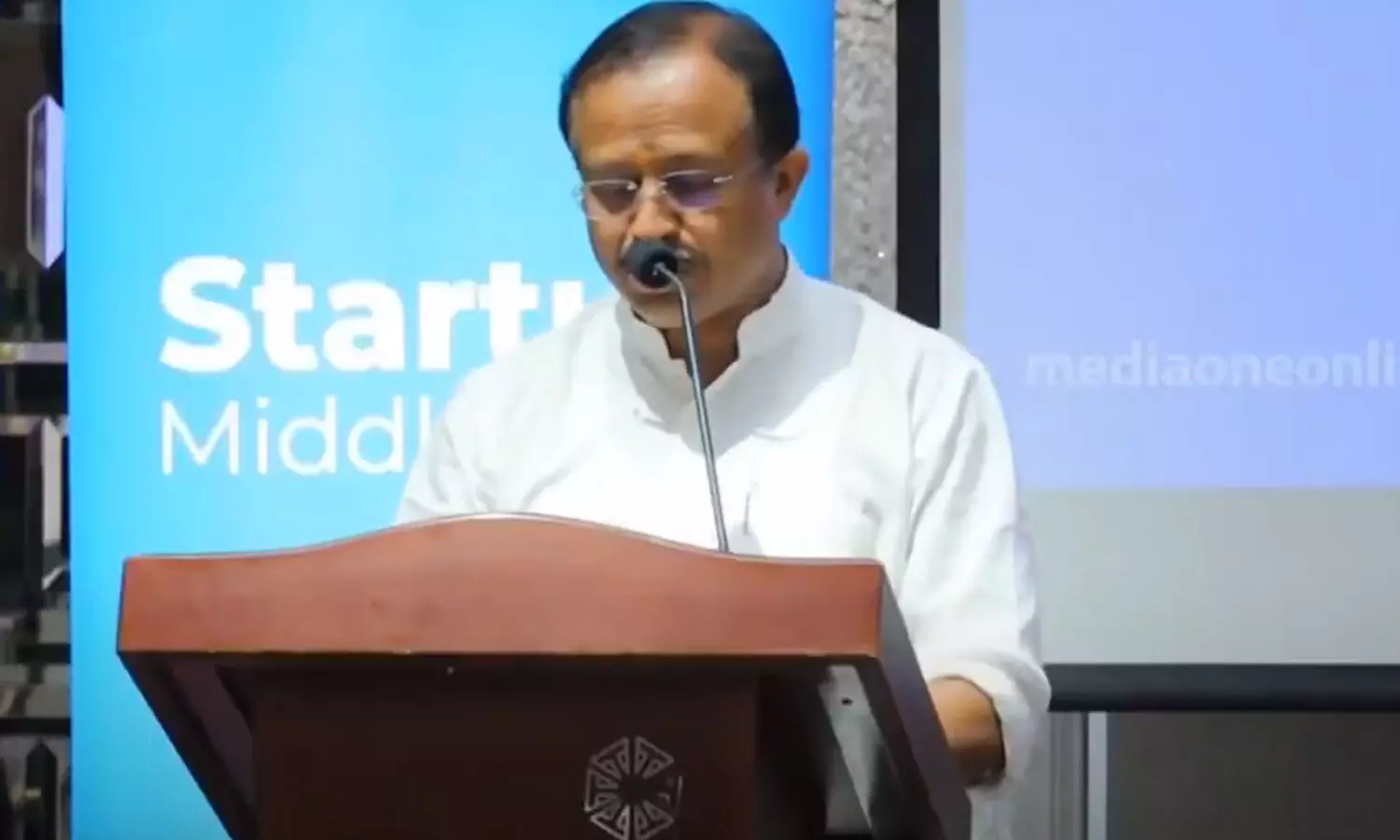 യുഎഇയിൽ ഇന്ത്യക്കാർക്ക് അവധി ദിവസങ്ങളിലും പാസ്‌പോർട്ട് സേവനങ്ങൾ: നടപടി സ്വീകരിച്ചതായി വി.മുരളീധരൻ