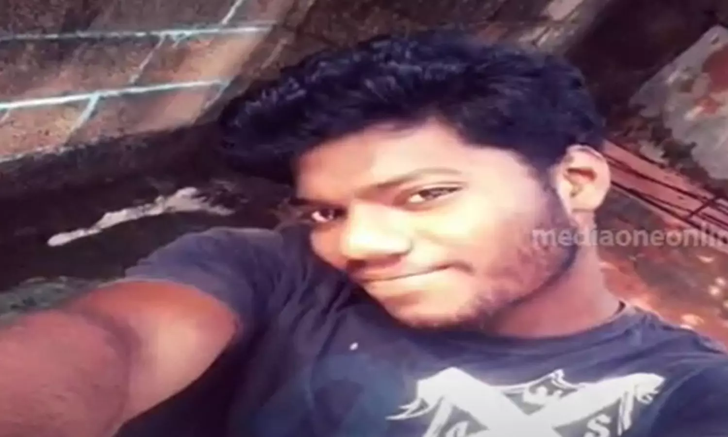 ഇതെന്റെ മരണമൊഴിയായി രേഖപ്പെടുത്തണം സാറേ; മരിക്കുന്നതിന് മുമ്പ് പൊലീസിന് യുവാവിന്റെ ഫോണ് കോള് ഇതെന്റെ മരണമൊഴിയായി രേഖപ്പെടുത്തണം സാറേ; മരിക്കുന്നതിന് മുമ്പ് പൊലീസിന് യുവാവിന്റെ ഫോണ് കോള്