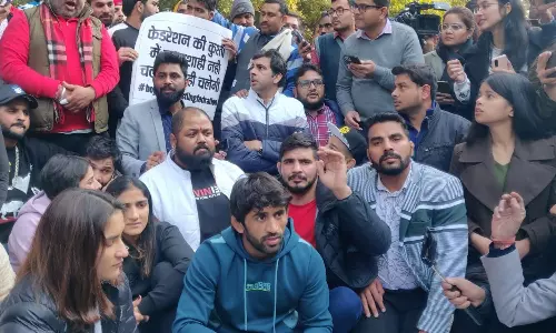 ബ്രിജ് ഭൂഷണെതിരായ ഗുസ്തി താരങ്ങളുടെ പ്രതിഷേധം അവസാനിപ്പിച്ചു