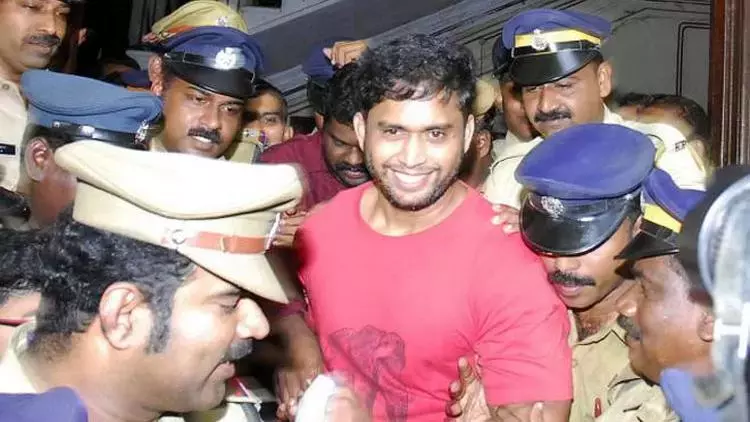 ഗുണ്ടാ നേതാവ് ഓംപ്രകാശിൻ്റെ ഫ്ലാറ്റിൽ പരിശോധന