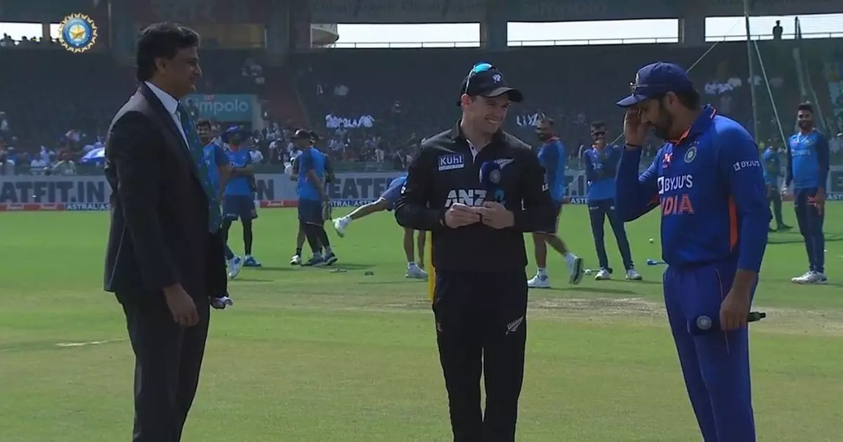 ടോസ് കിട്ടി; ബാറ്റിംഗോ ബൗളിംഗോയെന്ന ടീം തീരുമാനം മറന്ന് രോഹിത്, വീഡിയോ