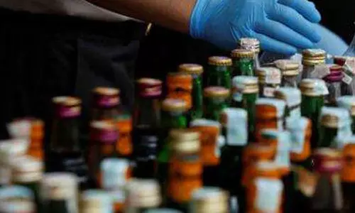 beverage employee,arrested, 35 liters , fake liquor , Pooppara,