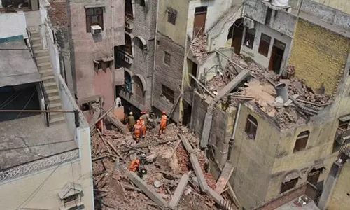 killed, building, collapse, UP, destroyed, dead,