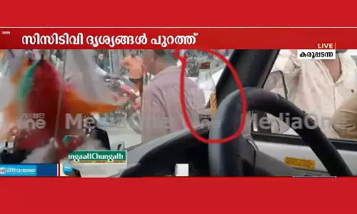 ഡ്രൈവിങ് സീറ്റിന് സമീപം മദ്യക്കുപ്പിയും മിക്സ്ചറും; മദ്യപിച്ച് വാഹനങ്ങൾ ഇടിച്ചു തെറിപ്പിച്ച് പിക്കപ്പ് വാൻ ഡ്രൈവർ ഡ്രൈവിങ് സീറ്റിന് സമീപം മദ്യക്കുപ്പിയും മിക്സ്ചറും; മദ്യപിച്ച് വാഹനങ്ങൾ ഇടിച്ചു തെറിപ്പിച്ച് പിക്കപ്പ് വാൻ ഡ്രൈവർ