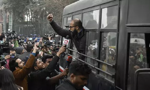 ജാമിഅ മില്ലിയയിലെ സംഘർഷം; വിദ്യാർത്ഥികളെ കാണാൻ അഭിഭാഷകരെ അനുവദിക്കുന്നില്ലെന്ന് പരാതി