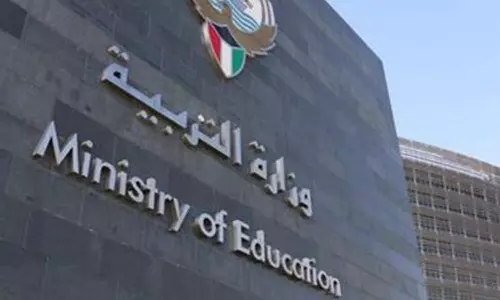 രാജിവെച്ചിട്ടും ശമ്പളം കൃത്യം; തിരികെ ഏൽപിച്ച് അധ്യാപകൻ