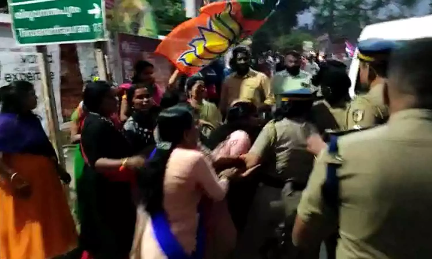 ബിബിസി ഡോക്യുമെന്ററി പ്രദർശനം; നെടുമങ്ങാട് ബിജെപി പ്രതിഷേധം ബിബിസി ഡോക്യുമെന്ററി പ്രദർശനം; നെടുമങ്ങാട് ബിജെപി പ്രതിഷേധം