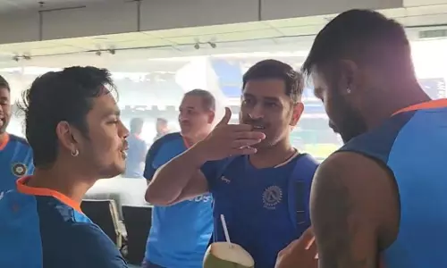 ടി20 മത്സരം നാളെ;  തന്ത്രങ്ങൾ പറഞ്ഞ് ധോണി റാഞ്ചിയിലെ ഇന്ത്യൻ ക്യാമ്പിൽ