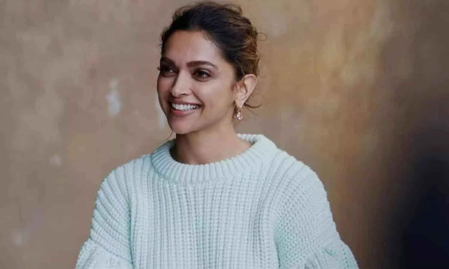 കാണുന്നത് പോലെ അത്ര എളുപ്പമായിരുന്നില്ല ; പഠാനിലെ വിവാദ ഗാനരംഗത്തെക്കുറിച്ച് ദീപിക