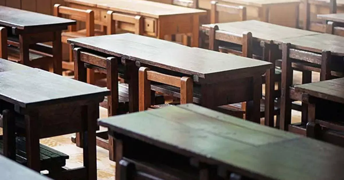 ഹൃദയാഘാതം: 16കാരി സ്കൂളിൽ മരിച്ചു ഹൃദയാഘാതം: 16കാരി സ്കൂളിൽ മരിച്ചു