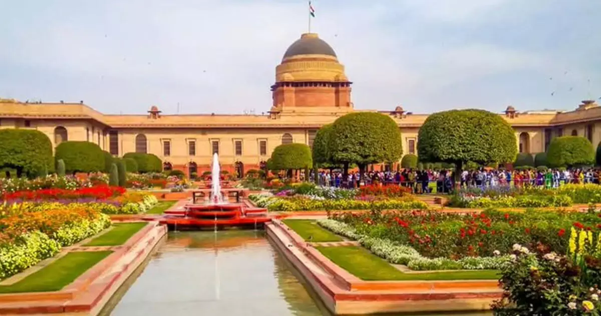 മുഗൾ ഗാർഡൻ ഇനി അമൃത് ഉദ്യാൻ രാഷ്ട്രപതി ഭവനിലെ പൂന്തോട്ടത്തിന്റെ പേര് മാറ്റി മുഗൾ ഗാർഡൻ ഇനി അമൃത് ഉദ്യാൻ രാഷ്ട്രപതി ഭവനിലെ പൂന്തോട്ടത്തിന്റെ പേര് മാറ്റി