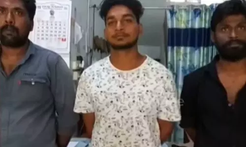 കഠിനംകുളത്ത് ആയുധങ്ങളുമായി ഗുണ്ടകൾ പിടിയിൽ കഠിനംകുളത്ത് ആയുധങ്ങളുമായി ഗുണ്ടകൾ പിടിയിൽ