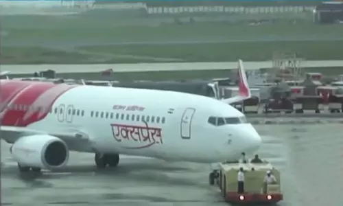 ഷാർജയിൽ കുടുങ്ങിയ യാത്രക്കാരെ നാട്ടിലെത്തിച്ചു; കേരളത്തിലെത്തിച്ചത് പല വിമാനങ്ങളിലായി