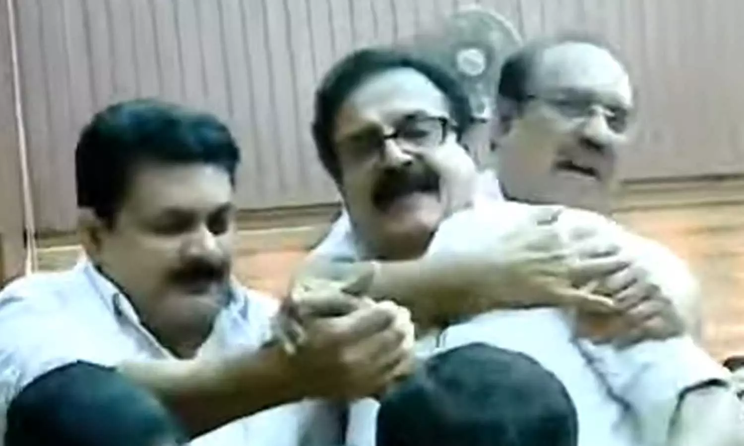 In Thrissur Corporation, the opposition blocked the mayor In Thrissur Corporation, the opposition blocked the mayor