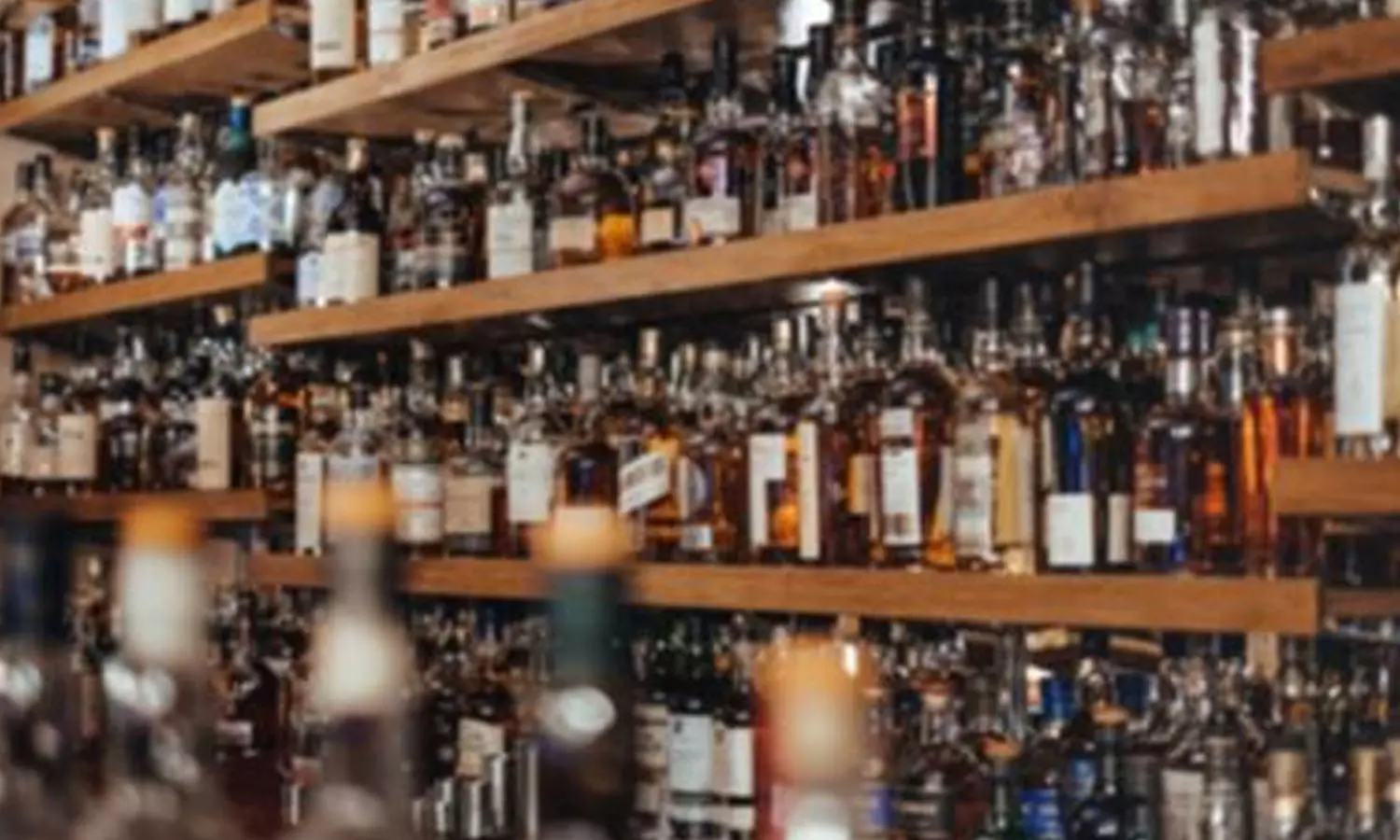 എറണാകുളത്ത് 19 ലിറ്റർ അനധികൃത മദ്യം പിടികൂടി എറണാകുളത്ത് 19 ലിറ്റർ അനധികൃത മദ്യം പിടികൂടി