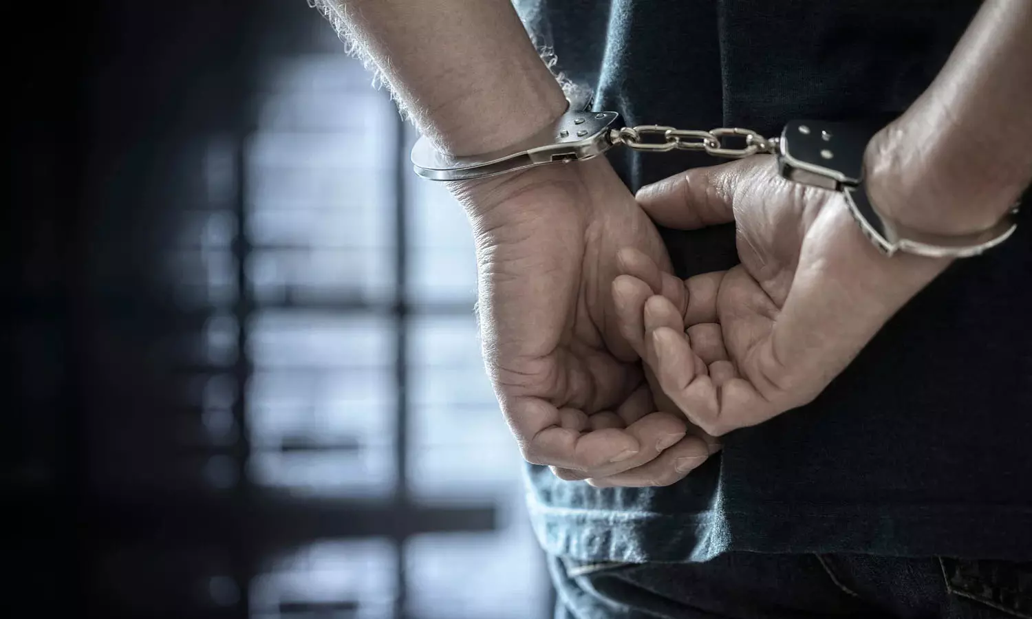 കണ്ണൂരിൽ 25 ലക്ഷം രൂപയുടെ നിരോധിത പുകയില ഉല്പന്നങ്ങൾ പിടികൂടി കണ്ണൂരിൽ 25 ലക്ഷം രൂപയുടെ നിരോധിത പുകയില ഉല്പന്നങ്ങൾ പിടികൂടി