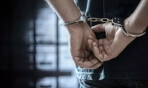 കണ്ണൂരിൽ 25 ലക്ഷം രൂപയുടെ നിരോധിത പുകയില ഉല്പന്നങ്ങൾ പിടികൂടി കണ്ണൂരിൽ 25 ലക്ഷം രൂപയുടെ നിരോധിത പുകയില ഉല്പന്നങ്ങൾ പിടികൂടി