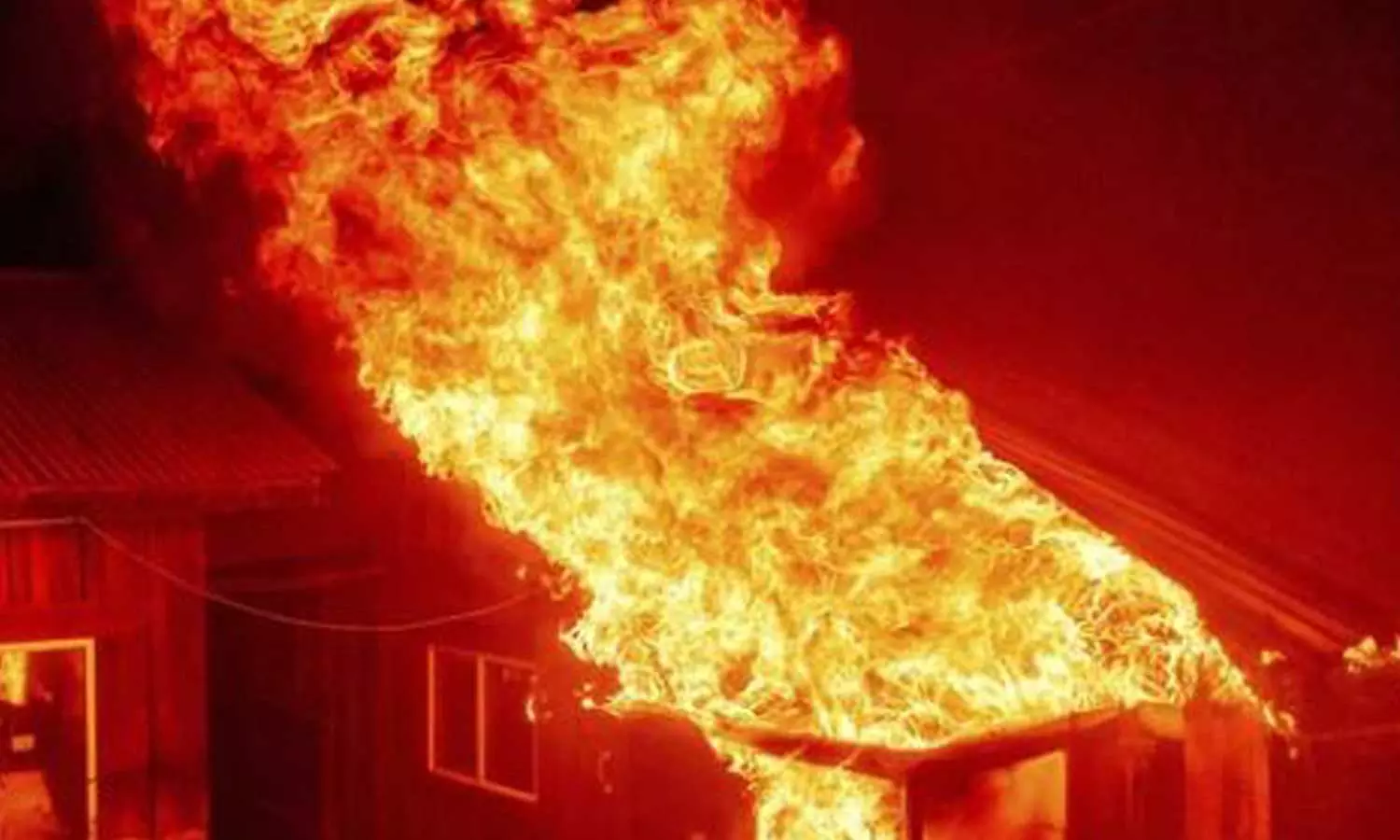 , House Catches Fire,burnt death,house catches fire in UP village,Fire breaks , House Catches Fire,burnt death,house catches fire in UP village,Fire breaks
