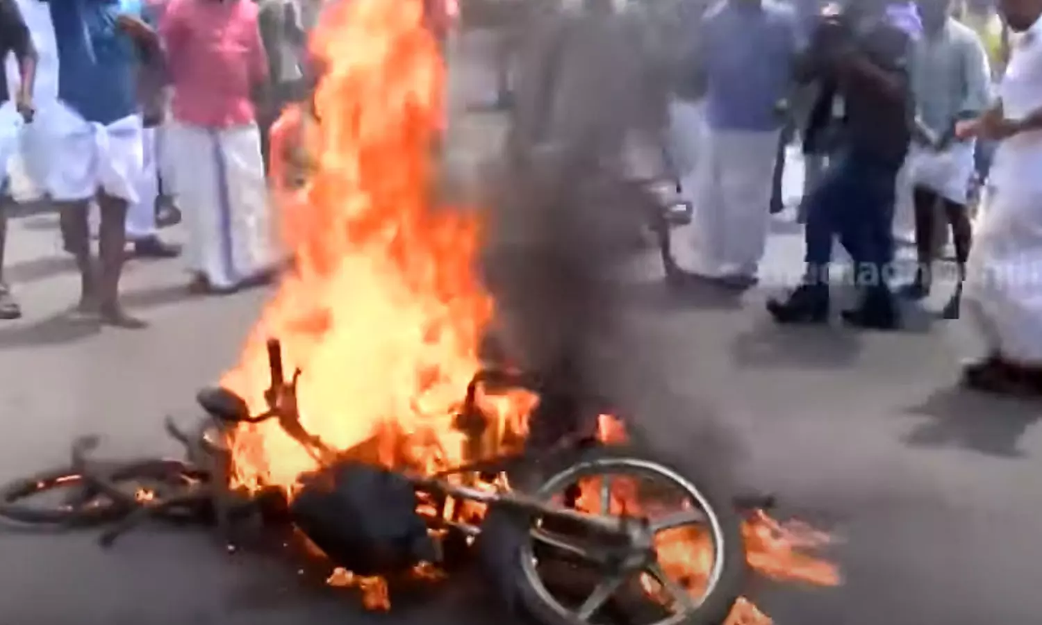 Youth congress march against fuel cess