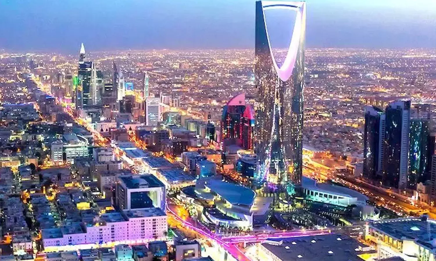 സൗദിയിൽ പ്രവാസികൾക്ക് സന്ദർശക വിസയിൽ കൊണ്ടുവരാവുന്ന ബന്ധുക്കളുടെ എണ്ണം വർധിപ്പിച്ചു