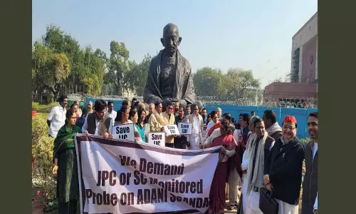 അദാനിക്കെതിരെ അന്വേഷണം ആവശ്യപ്പെട്ട് പ്രതിപക്ഷ പ്രതിഷേധം; പാർലമെന്റ് നിർത്തിവെച്ചു അദാനിക്കെതിരെ അന്വേഷണം ആവശ്യപ്പെട്ട് പ്രതിപക്ഷ പ്രതിഷേധം; പാർലമെന്റ് നിർത്തിവെച്ചു