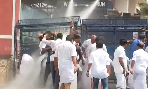 ബജറ്റിനെതിരെ സംസ്ഥാനവ്യാപകമായി കോൺഗ്രസ് പ്രതിഷേധം