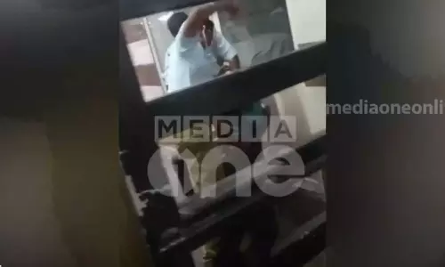 traffic warden beating, traffic warden beating patients attendant, Human Rights Commission filed a case, breaking news malayalam