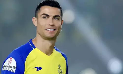 റൊണാൾഡോക്ക് പിന്നാലെ കൂടുതൽ താരങ്ങൾ സൗദിയിലെത്തുമെന്ന് സൗദി ഫുട്ബോൾ ഫെഡറേഷൻ റൊണാൾഡോക്ക് പിന്നാലെ കൂടുതൽ താരങ്ങൾ സൗദിയിലെത്തുമെന്ന് സൗദി ഫുട്ബോൾ ഫെഡറേഷൻ