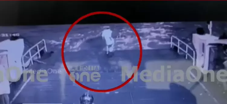 ഭാര്യയെ കൊന്ന ശേഷം ഭര്ത്താവ് കായലില് ചാടി ജീവനൊടുക്കി ഭാര്യയെ കൊന്ന ശേഷം ഭര്ത്താവ് കായലില് ചാടി ജീവനൊടുക്കി