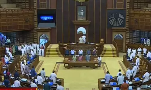 ഇന്ധന നികുതി: സർക്കാർ നടപടിക്കെതിരെ പ്രതിഷേധം ശക്തമാക്കാൻ യു.ഡി.എഫ്; സമരങ്ങളെ തണുപ്പിക്കാൻ എൽ.ഡി.എഫ് നീക്കം ഇന്ധന നികുതി: സർക്കാർ നടപടിക്കെതിരെ പ്രതിഷേധം ശക്തമാക്കാൻ യു.ഡി.എഫ്; സമരങ്ങളെ തണുപ്പിക്കാൻ എൽ.ഡി.എഫ് നീക്കം