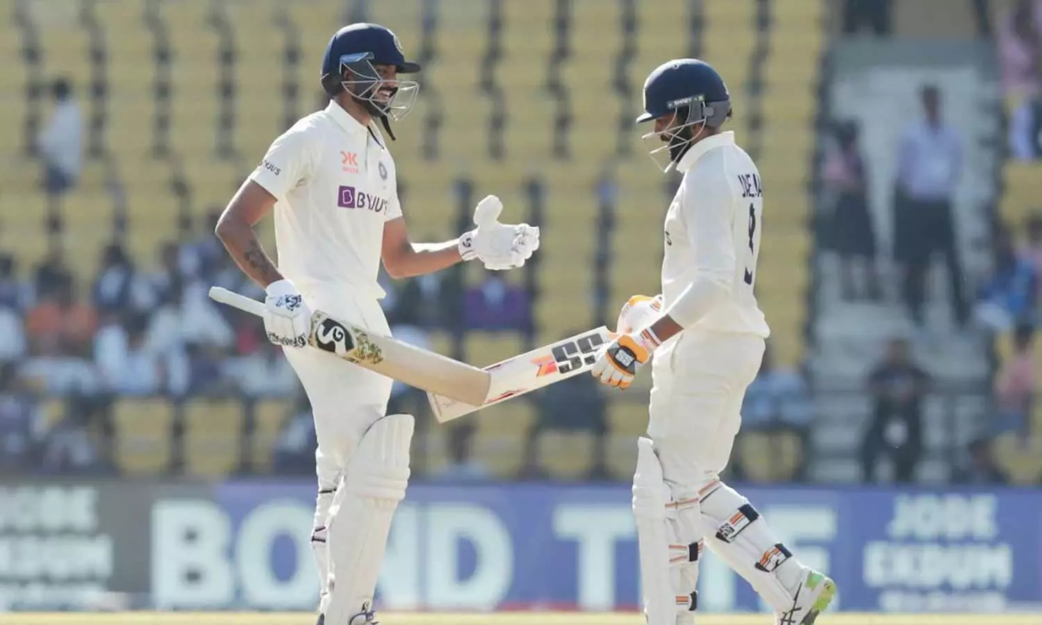 നാഗ്പൂരിലെ ഇടങ്കയ്യൻ കുരുക്ക് അഴിച്ച് ജഡേജ-അക്സര്; ഇന്ത്യ ഡ്രൈവിങ് സീറ്റില് നാഗ്പൂരിലെ ഇടങ്കയ്യൻ കുരുക്ക് അഴിച്ച് ജഡേജ-അക്സര്; ഇന്ത്യ ഡ്രൈവിങ് സീറ്റില്