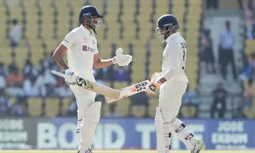 നാഗ്പൂരിലെ ഇടങ്കയ്യൻ കുരുക്ക് അഴിച്ച് ജഡേജ-അക്സര്; ഇന്ത്യ ഡ്രൈവിങ് സീറ്റില് നാഗ്പൂരിലെ ഇടങ്കയ്യൻ കുരുക്ക് അഴിച്ച് ജഡേജ-അക്സര്; ഇന്ത്യ ഡ്രൈവിങ് സീറ്റില്