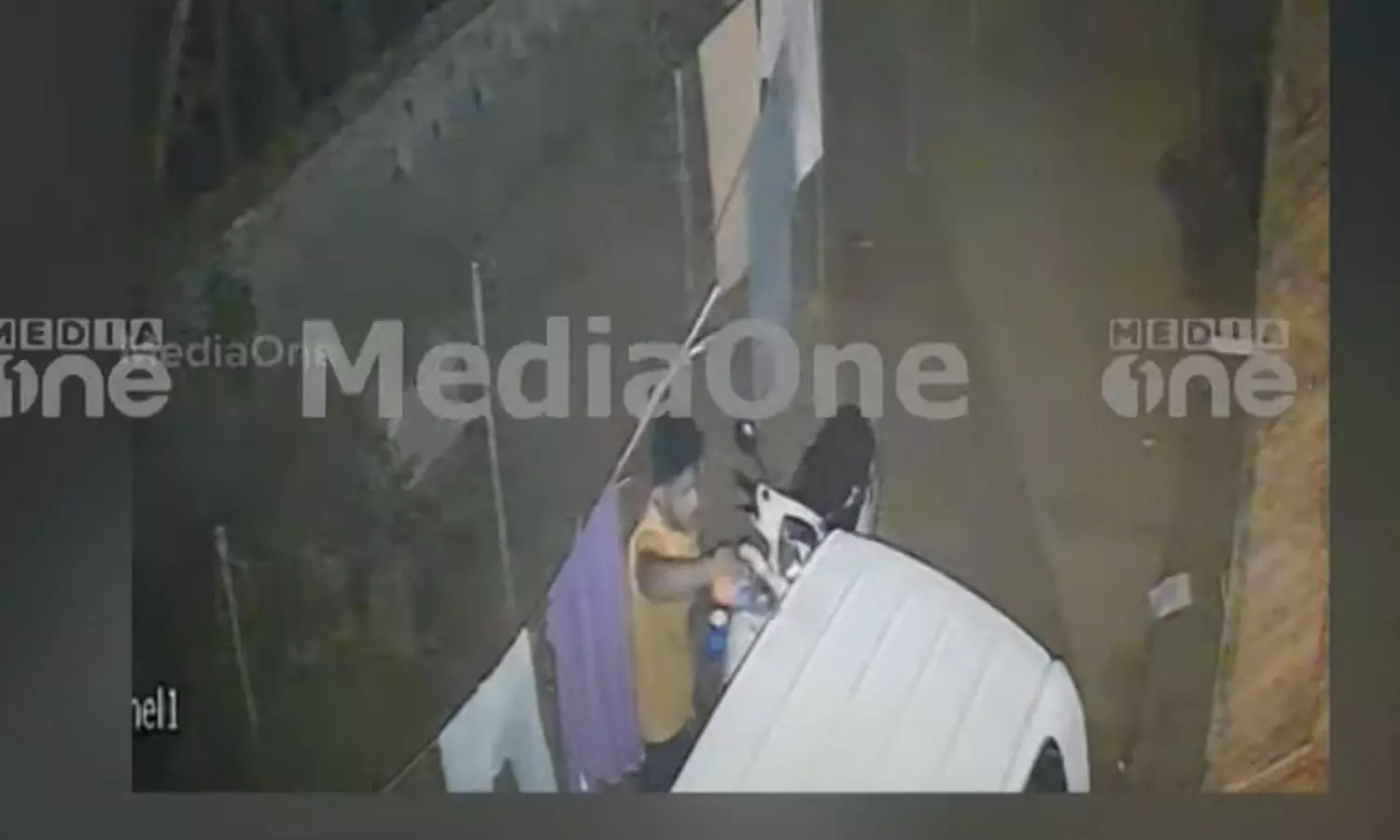 vehicle burning in Kolathara,  Footage,  young man pouring petrole,setting fire breaking news malayalam