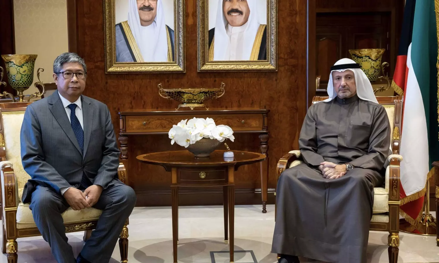 കുവൈത്ത് വിദേശകാര്യ സഹമന്ത്രിയുമായി കൂടിക്കാഴ്ച നടത്തി ഫിലിപ്പീന്‍സ് എംബസി ചാർജ് ദി അഫേഴ്സ്‌