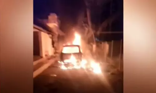 കോഴിക്കോട്ട് വീട്ടുമുറ്റത്ത് നിര്ത്തിയിട്ടിരുന്ന വാഹനങ്ങള് കത്തിനശിച്ചു കോഴിക്കോട്ട് വീട്ടുമുറ്റത്ത് നിര്ത്തിയിട്ടിരുന്ന വാഹനങ്ങള് കത്തിനശിച്ചു