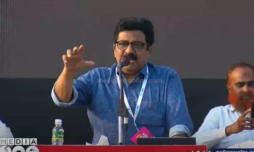 പുരുഷൻ പ്രസവിച്ചുവെന്ന് പ്രചരിപ്പിക്കുന്നവർ മൂഢൻമാരുടെ സ്വർഗത്തിൽ: എം.കെ മുനീർ