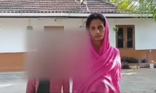 സ്ത്രീധന പീഡനത്തിനിരയായ യുവതിയും മകളും നാലുദിവസമായി കഴിയുന്നത് ഭർത്താവിന്റെ വീട്ടുമുറ്റത്ത് സ്ത്രീധന പീഡനത്തിനിരയായ യുവതിയും മകളും നാലുദിവസമായി കഴിയുന്നത് ഭർത്താവിന്റെ വീട്ടുമുറ്റത്ത്