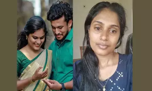വെളുക്കാനുള്ള ട്രീറ്റ്മെന്റ് നടത്തി, എണ്ണിനോക്കാതെ പണം കൊടുത്തു; അർജുൻ ആയങ്കിക്കെതിരെ ഭാര്യയുടെ ലൈവ് വെളുക്കാനുള്ള ട്രീറ്റ്മെന്റ് നടത്തി, എണ്ണിനോക്കാതെ പണം കൊടുത്തു; അർജുൻ ആയങ്കിക്കെതിരെ ഭാര്യയുടെ ലൈവ്