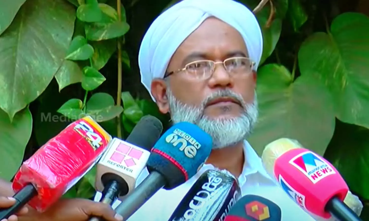 സമസ്തക്കാരനാണ്, മുസ്ലിമാണ്; മാറ്റിനിർത്തണമെന്നത് ചിലരുടെ മാത്രം താൽപര്യം: അബ്ദുൽ ഹക്കീം ഫൈസി ആദൃശേരി സമസ്തക്കാരനാണ്, മുസ്ലിമാണ്; മാറ്റിനിർത്തണമെന്നത് ചിലരുടെ മാത്രം താൽപര്യം: അബ്ദുൽ ഹക്കീം ഫൈസി ആദൃശേരി