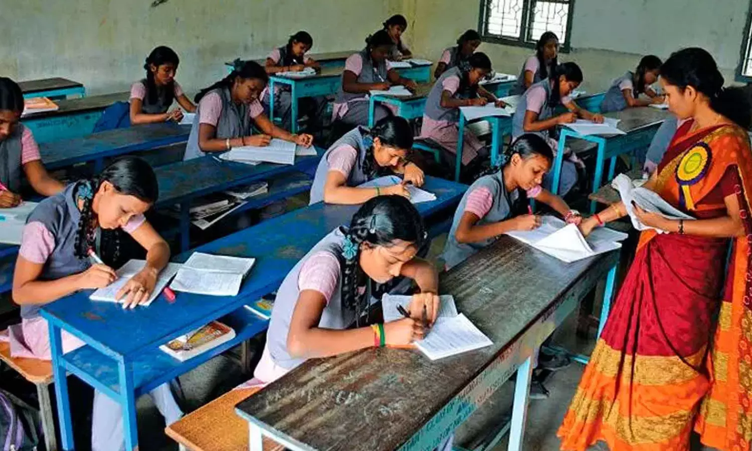 സംസ്ഥാനത്ത് സ്കൂളുകളിൽ പുതുതായി 6005 തസ്തികൾ: നിർണയം നാല് വർഷത്തിന് ശേഷം സംസ്ഥാനത്ത് സ്കൂളുകളിൽ പുതുതായി 6005 തസ്തികൾ: നിർണയം നാല് വർഷത്തിന് ശേഷം