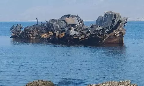 സലാല തീരത്ത് ചരക്ക് കപ്പൽ കത്തി നശിച്ചു; ആളപായമില്ല