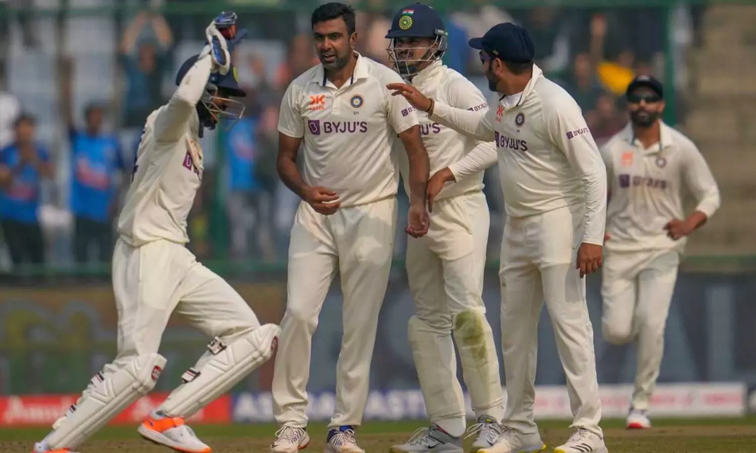 ഒന്നും അങ്ങ് മെനയാകുന്നില്ല! ഡല്ഹിയിലും കങ്കാരുക്കൾക്ക് രക്ഷയില്ല; അപകടം വിതച്ച് വീണ്ടും അശ്വിൻ ഒന്നും അങ്ങ് മെനയാകുന്നില്ല! ഡല്ഹിയിലും കങ്കാരുക്കൾക്ക് രക്ഷയില്ല; അപകടം വിതച്ച് വീണ്ടും അശ്വിൻ