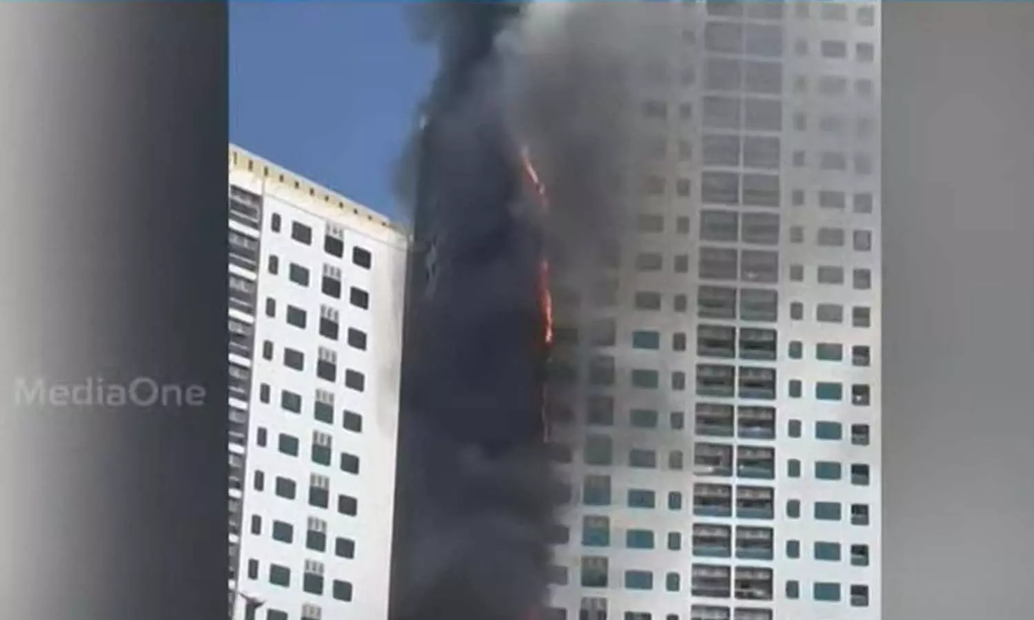 അജ്മാനിൽ രണ്ടിടത്ത് വൻ തീപിടിത്തം; നിരവധി സ്ഥാപനങ്ങളും വാഹനങ്ങളും ചാമ്പലായി