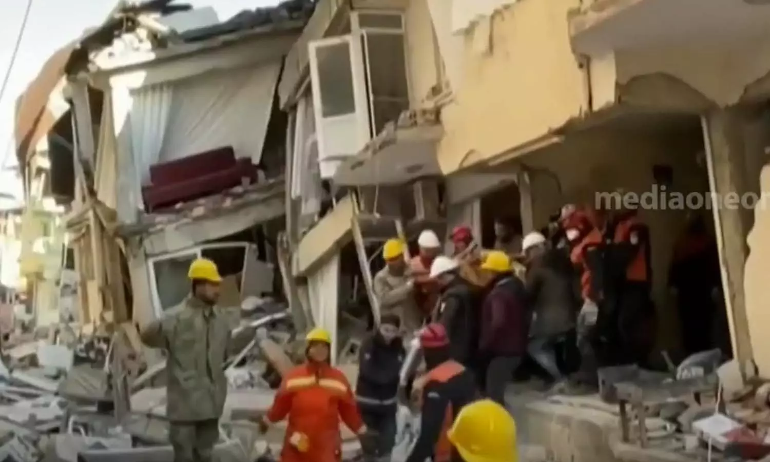 ഭൂകമ്പ ദുരിതബാധിതര്ക്ക് ഖത്തര് ഇതുവരെ നല്കിയത് 550 കോടിയുടെ സഹായം ഭൂകമ്പ ദുരിതബാധിതര്ക്ക് ഖത്തര് ഇതുവരെ നല്കിയത് 550 കോടിയുടെ സഹായം