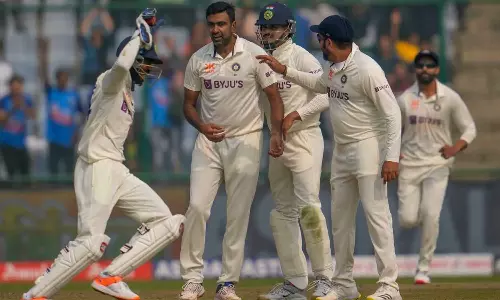 ഒന്നും അങ്ങ് മെനയാകുന്നില്ല! ഡല്ഹിയിലും കങ്കാരുക്കൾക്ക് രക്ഷയില്ല; അപകടം വിതച്ച് വീണ്ടും അശ്വിൻ ഒന്നും അങ്ങ് മെനയാകുന്നില്ല! ഡല്ഹിയിലും കങ്കാരുക്കൾക്ക് രക്ഷയില്ല; അപകടം വിതച്ച് വീണ്ടും അശ്വിൻ