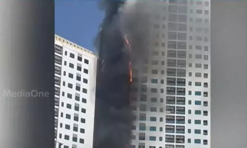 അജ്മാനിൽ രണ്ടിടത്ത് വൻ തീപിടിത്തം; നിരവധി സ്ഥാപനങ്ങളും വാഹനങ്ങളും ചാമ്പലായി